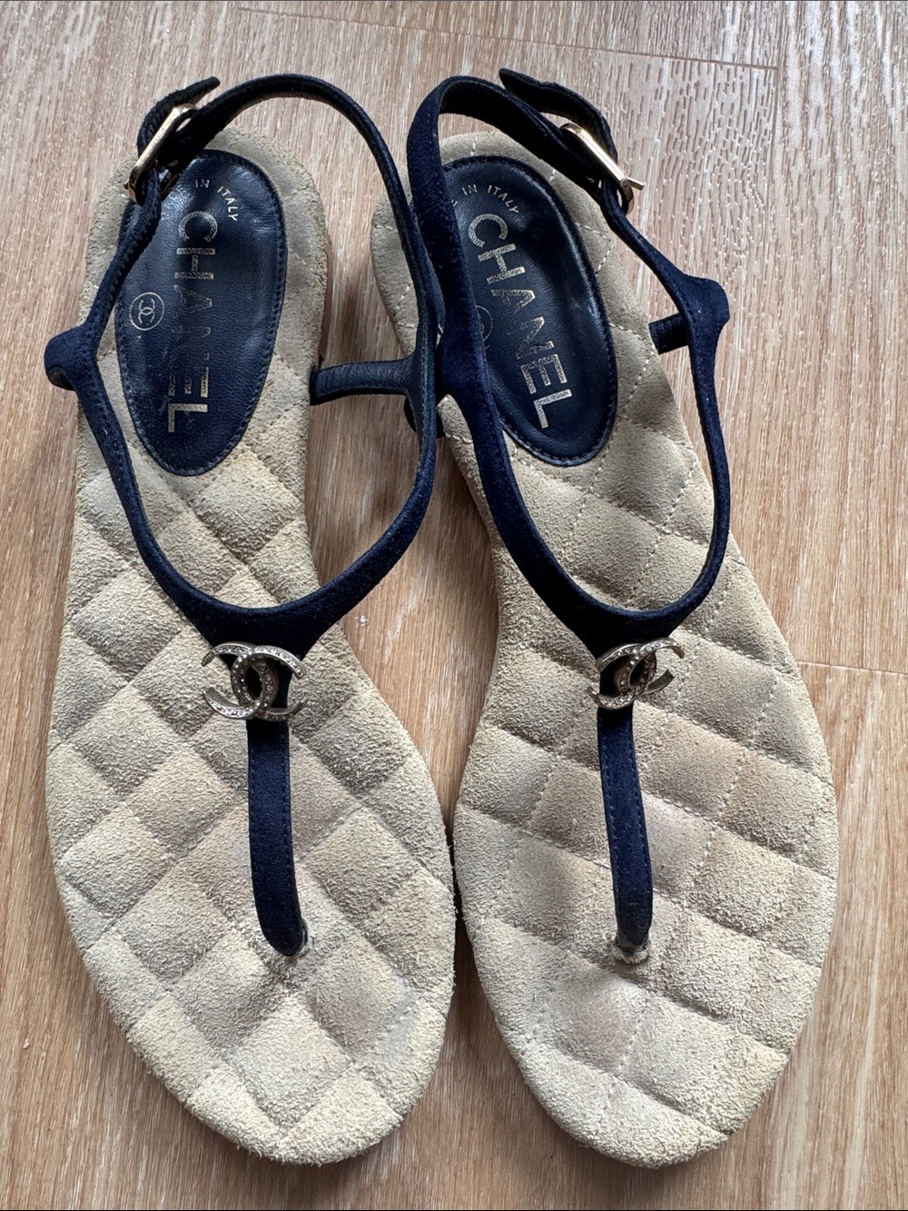 CHANEL Logo Beige Quilted Suede & Navy Thong Sandals 37.5 - Picture 2 of 5